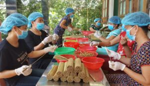 Quy Trình Làm Ống Hút Cỏ Bàng Phần II 4 quy-trinh-lam-ong-hut-co-bang-phan-2
